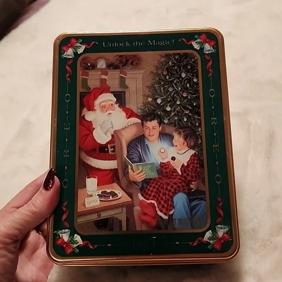 OREO UNLOCK THE MAGIC TIN CHRISTMAS CAN. 1993 - Picture 1 of 7